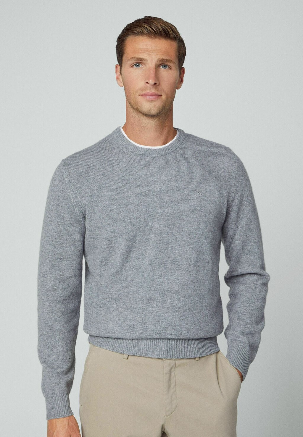 

Вязаный свитер CREW Hackett London, цвет ash grey