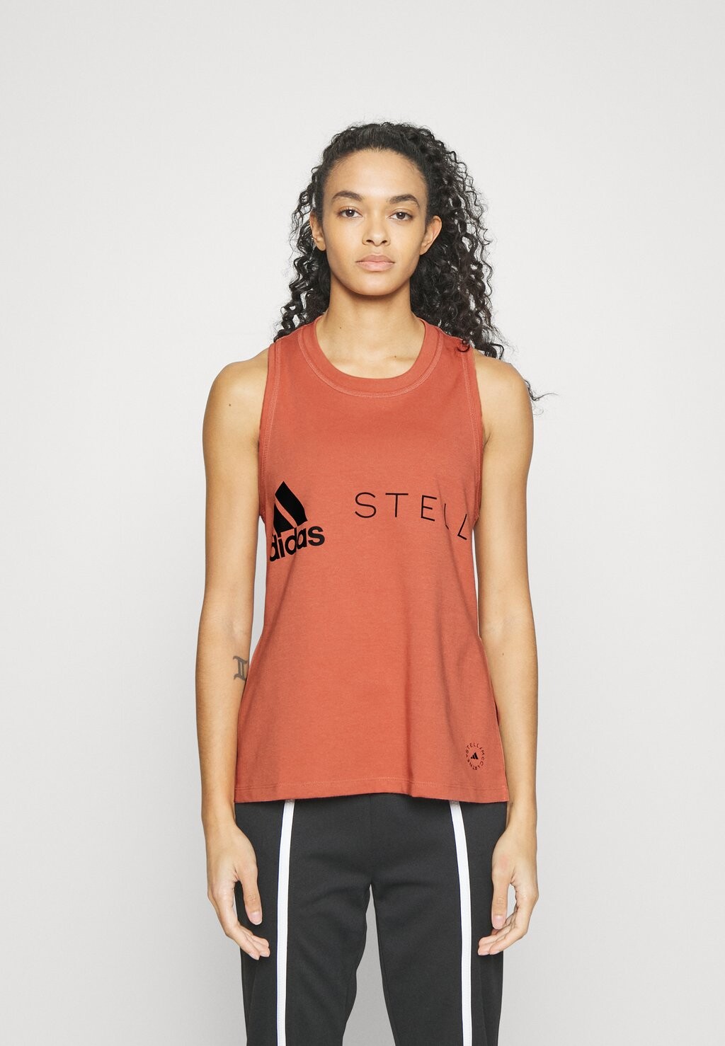 

Топ adidas by Stella McCartney