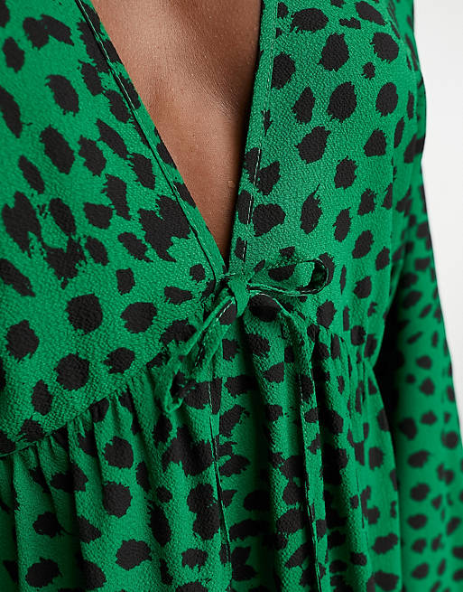ярусное свободное платье мини с длинными рукавами и анималистическим принтом asos design curve Зеленое свободное платье мини с анималистическим принтом ASOS DESIGN