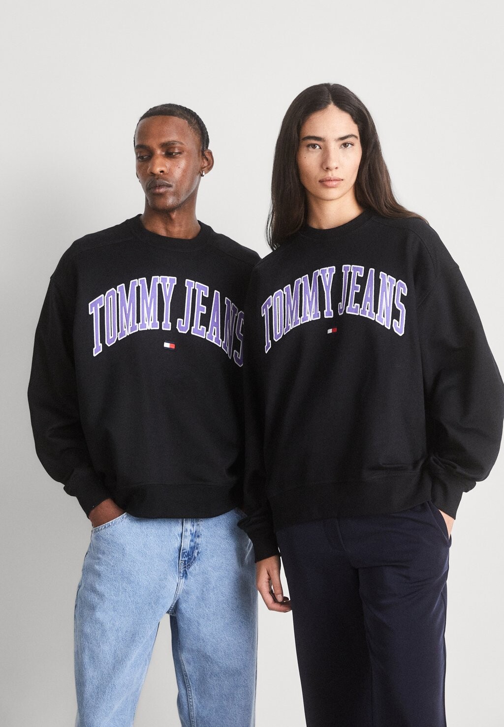 

Толстовка Boxy Pop Crew Unisex Tommy Jeans, черный