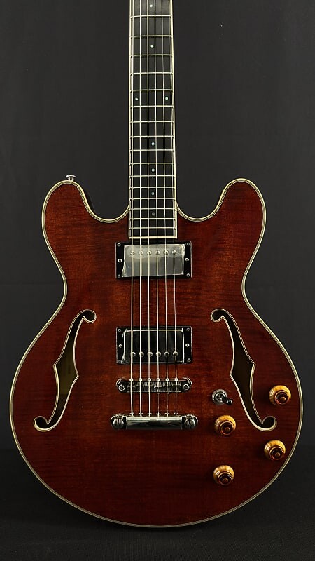 Электрогитара Eastman T184MX Thinline in the Classic Finish.