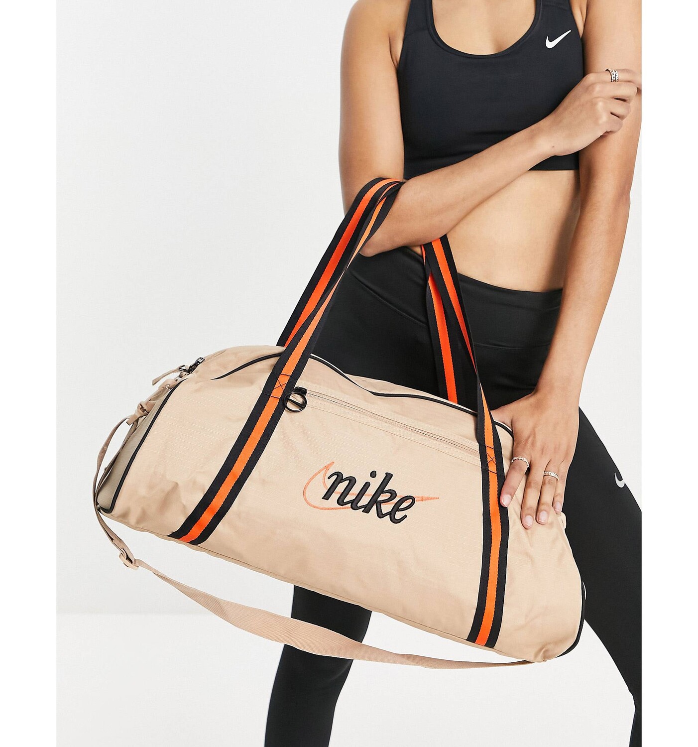 

Оранжевая сумка Nike Training Gym Club Retro