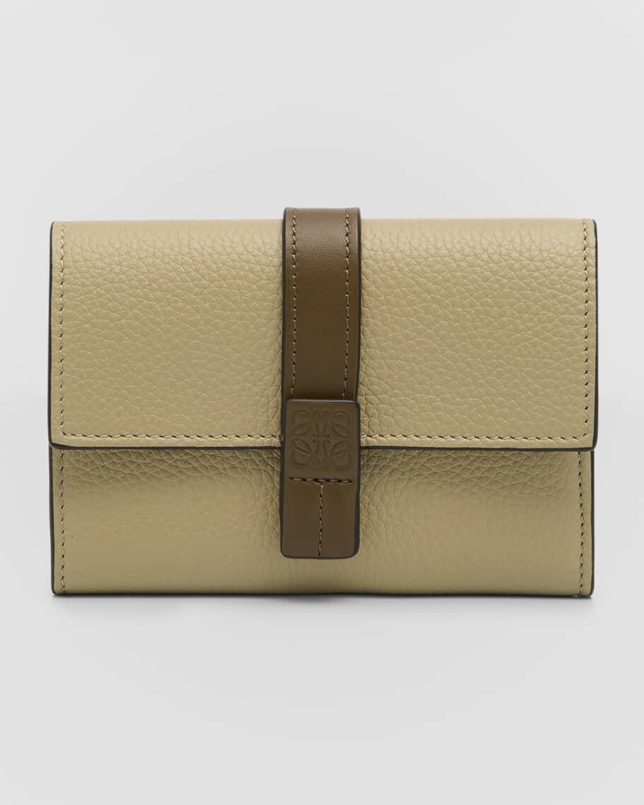 

Маленький кожаный кошелек Trifold с клапаном Loewe