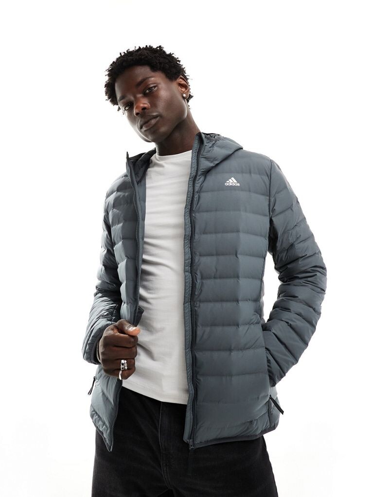 

Серая дутая куртка с капюшоном adidas Outdoor Varilite adidas
