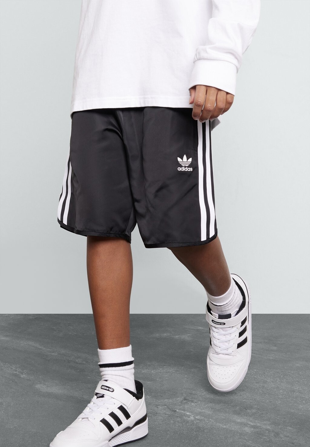

Шорты Junior Unisex adidas Originals, черный
