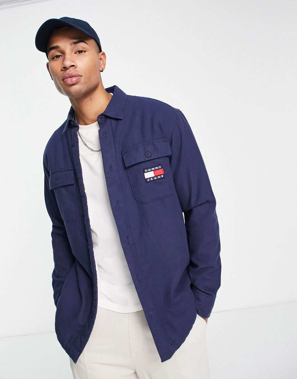 

Темно-синяя рубашка на подкладке из шерпы с логотипом и флагом Tommy Jeans