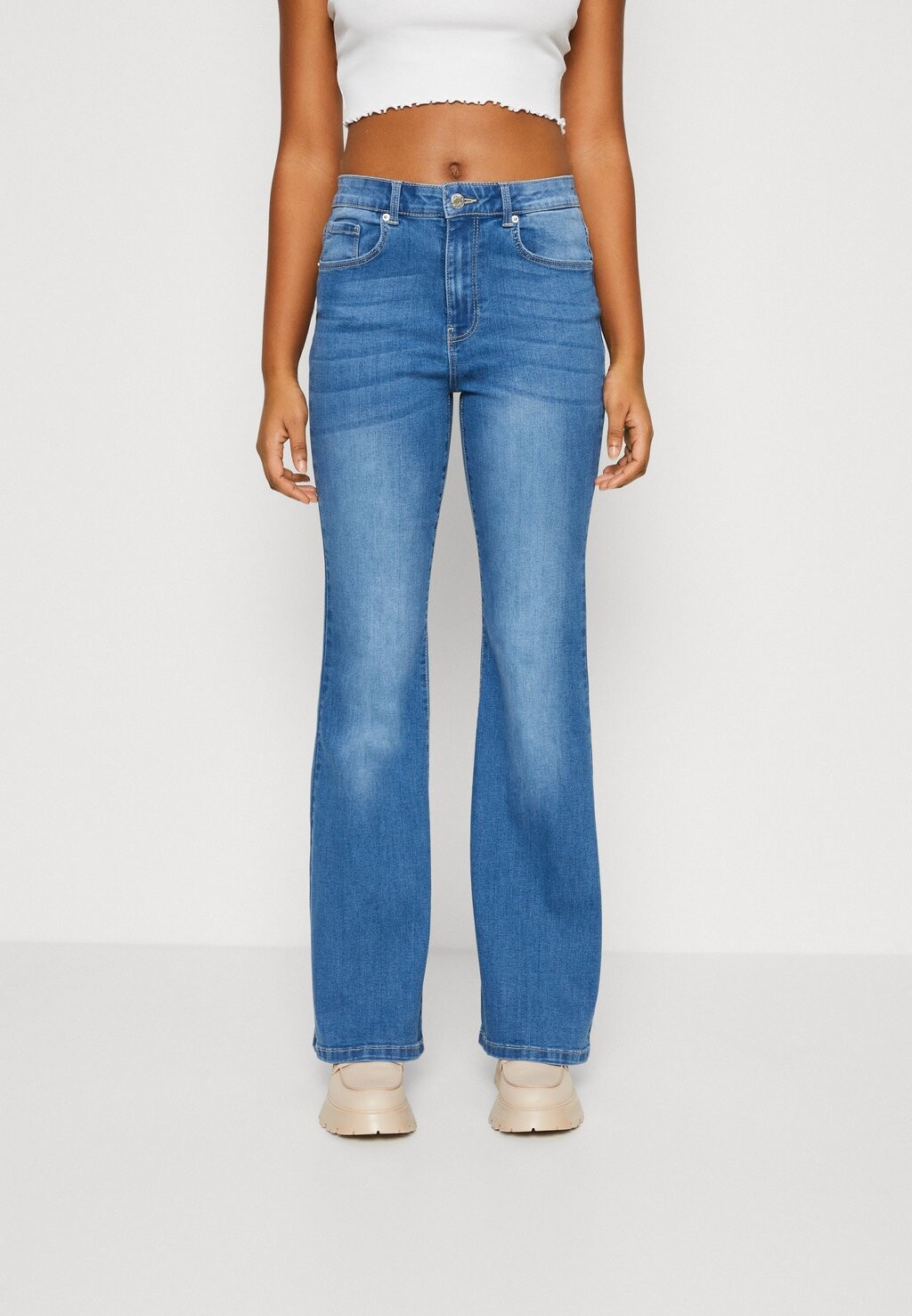 

Расклешенные джинсы Vero Moda