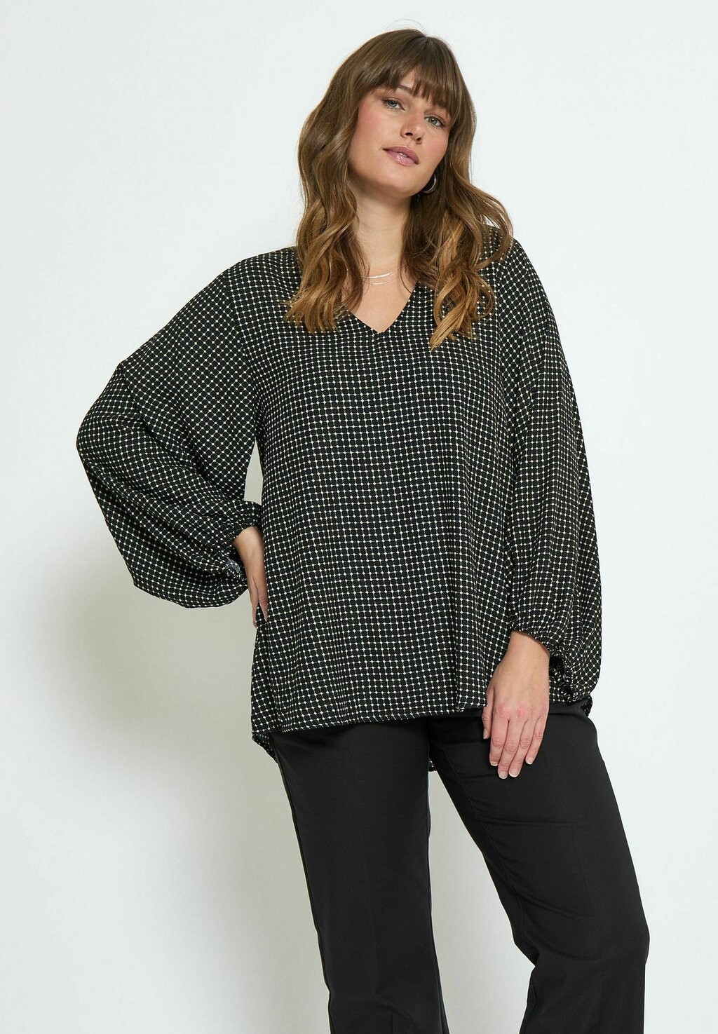 

Блузка CURVE PEPPERCORN, цвет black print