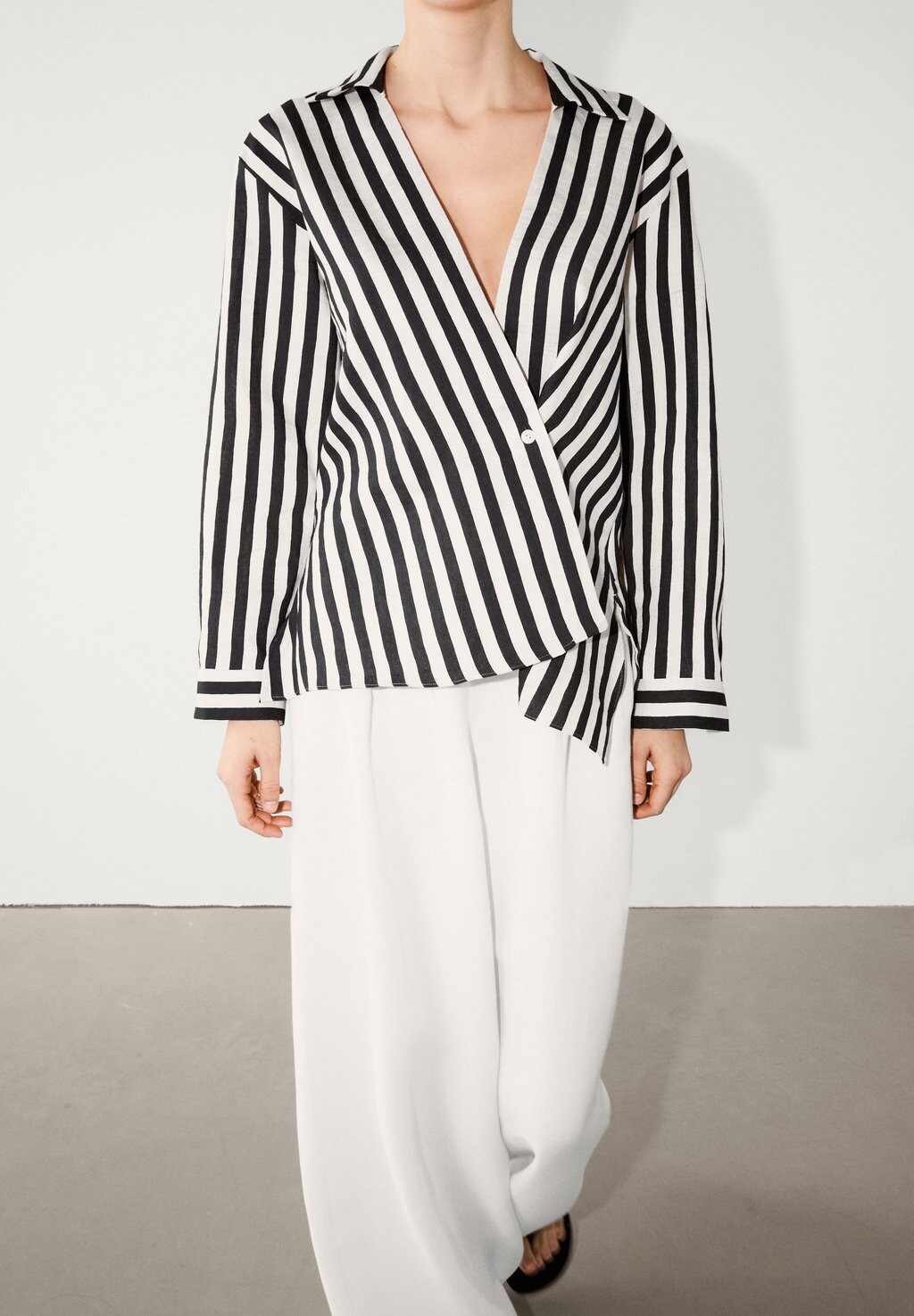 

Рубашка-блузка STRIPED Massimo Dutti, белый
