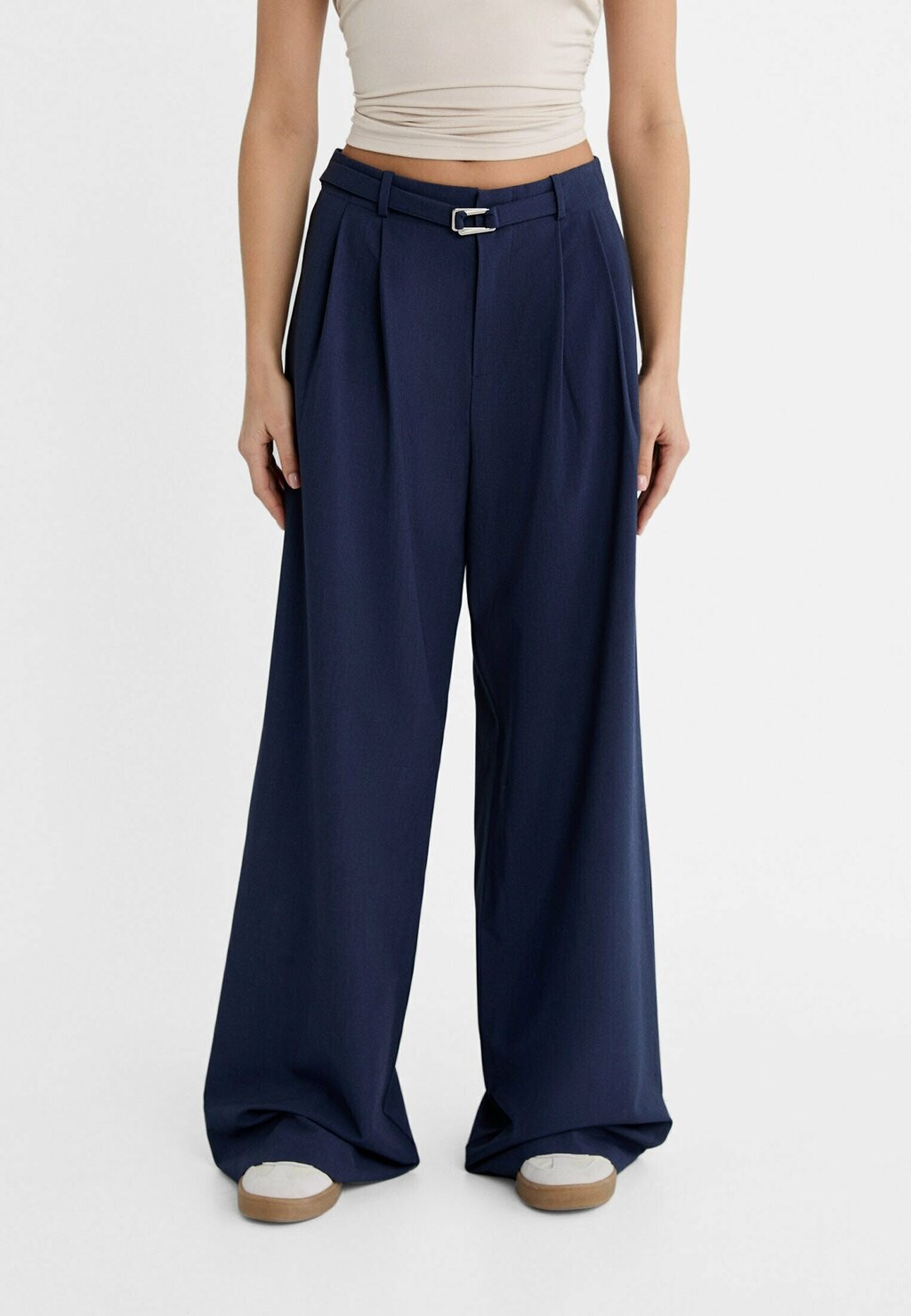 

Брюки WITH A BUCKLE Stradivarius, цвет dark blue