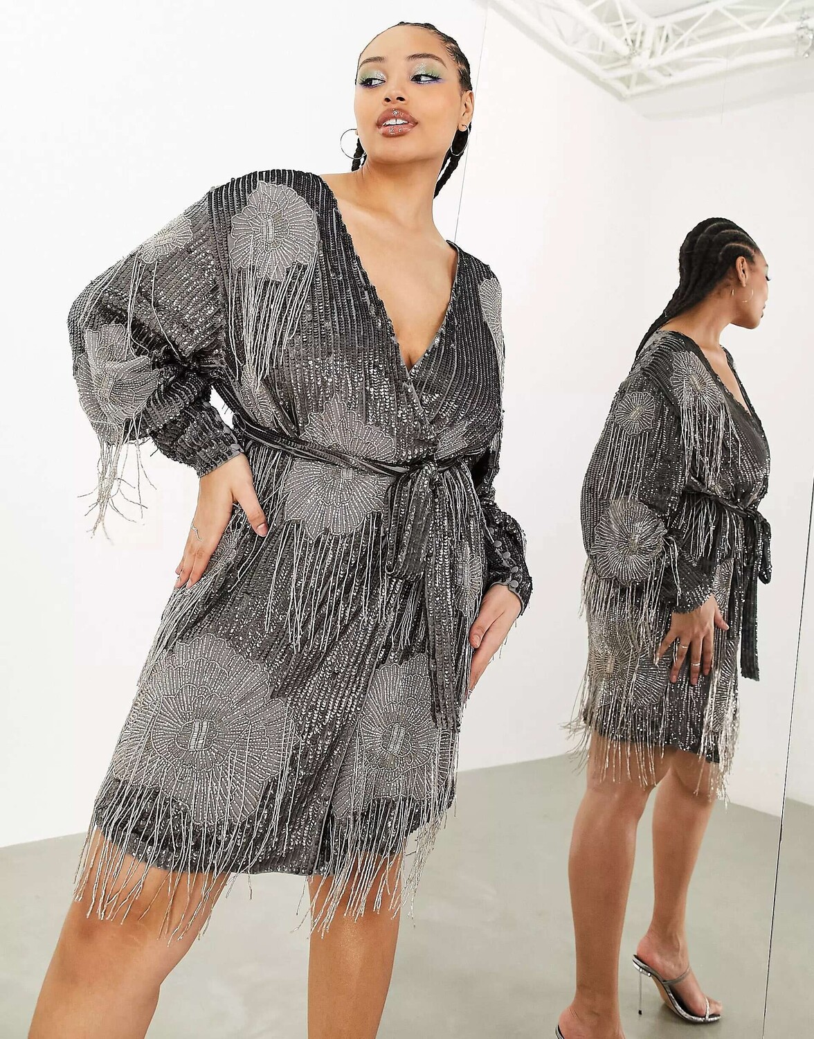 

Темно-серое мини-платье с цветочной бахромой и пайетками ASOS Curve, Серый