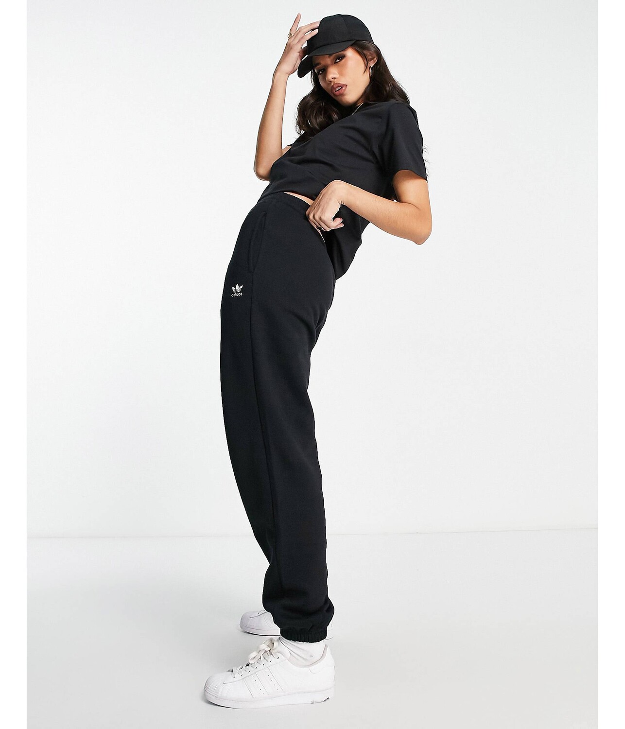 

Черные джоггеры с трилистником adidas Originals Essentials, Черный