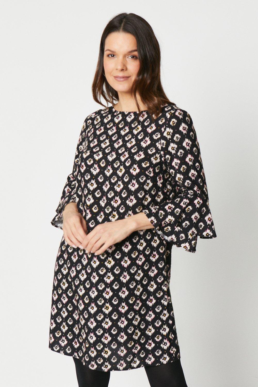 цена Миниатюрное платье прямого кроя с абстрактным цветочным принтом Wallis, черный
