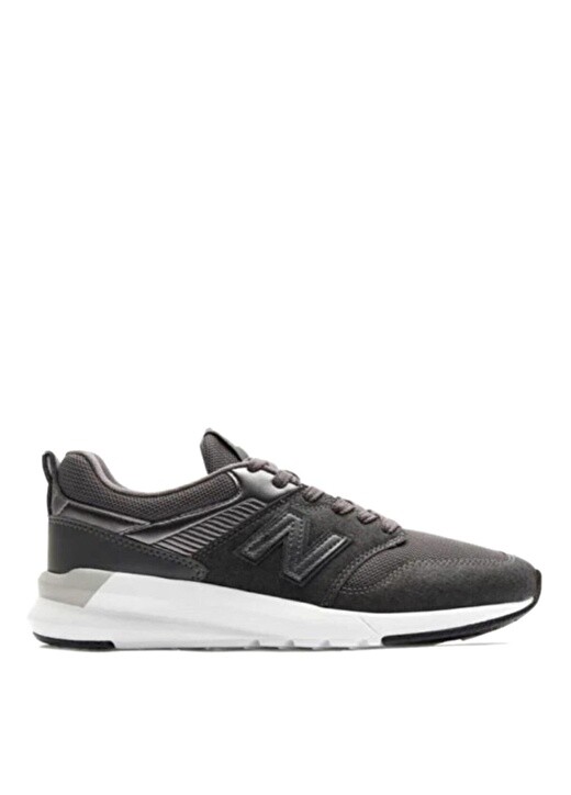 

Черная женская повседневная обувь New Balance