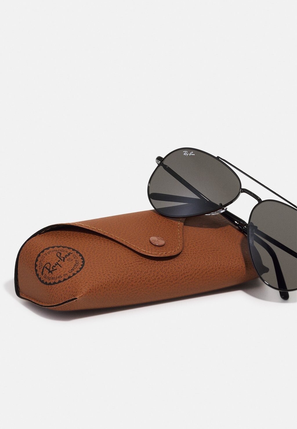 

Солнцезащитные очки Ray-Ban, черный