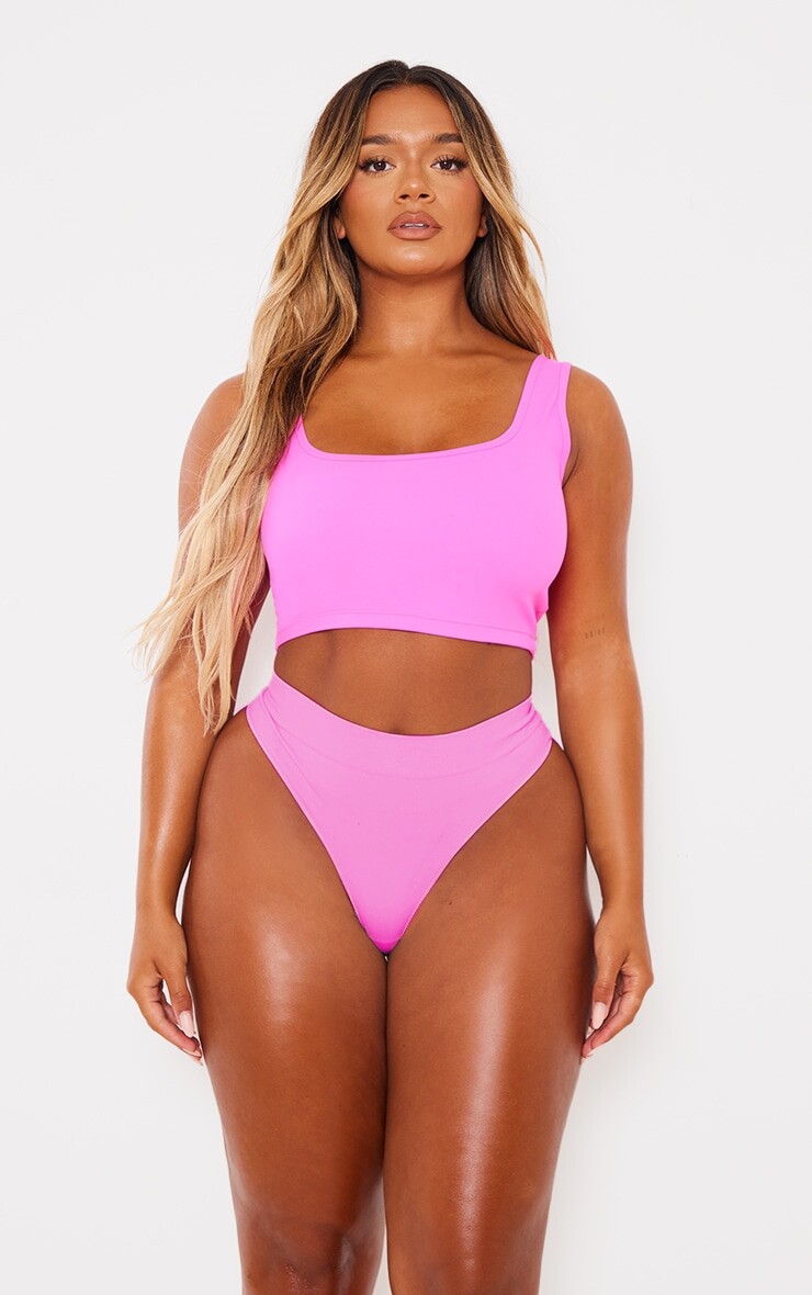 

PrettyLittleThing Ярко-розовый мягкий бесшовный укороченный топ с овальным вырезом