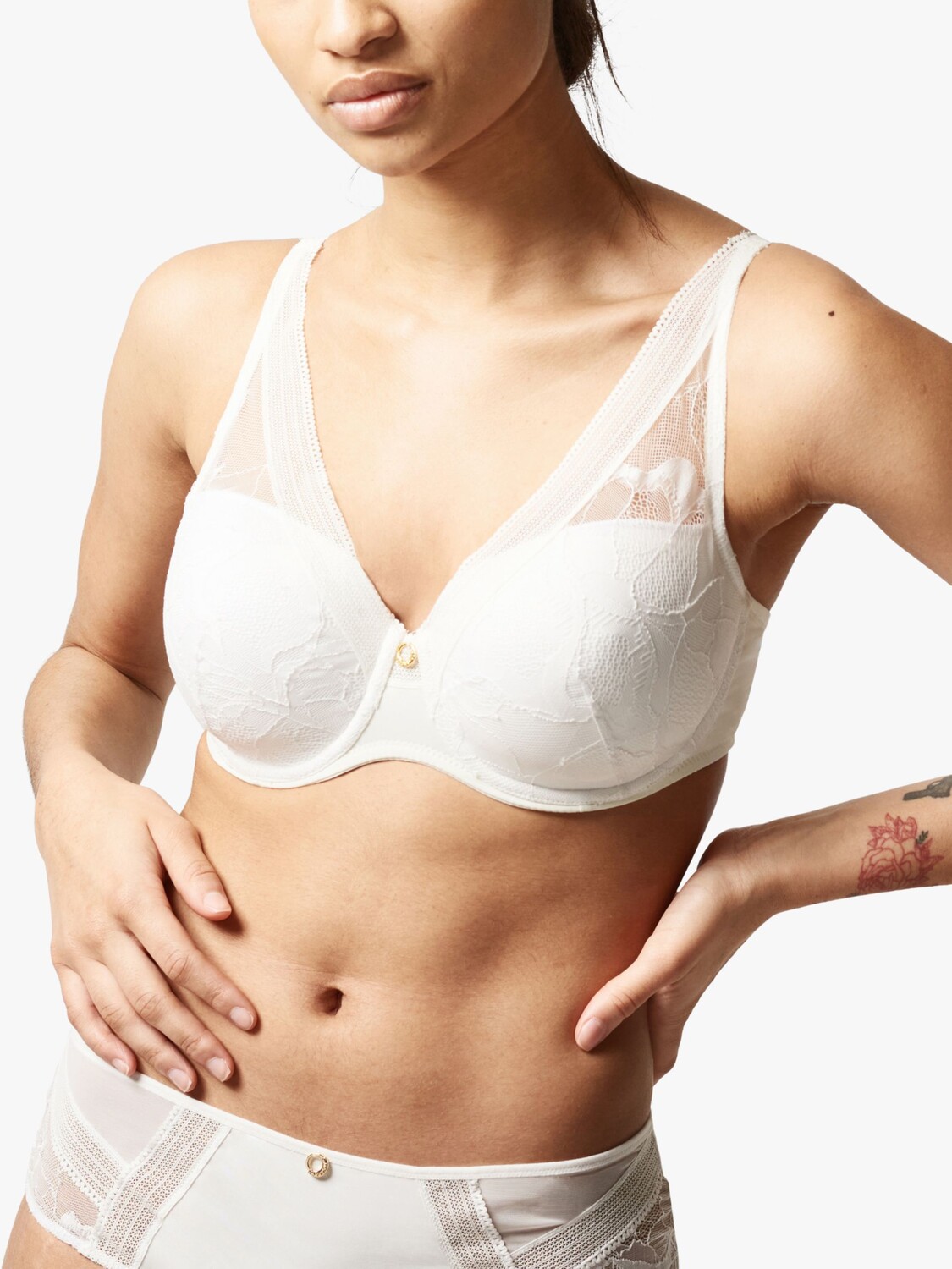 

Бюстгальтер-спейсер Chantelle True Lace с глубоким вырезом, молочный