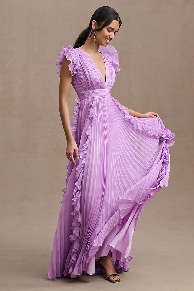 цена Платье Mac Duggal Плиссированное с развевающимися рукавами и глубоким V-образным вырезом и завышенной талией, сирень