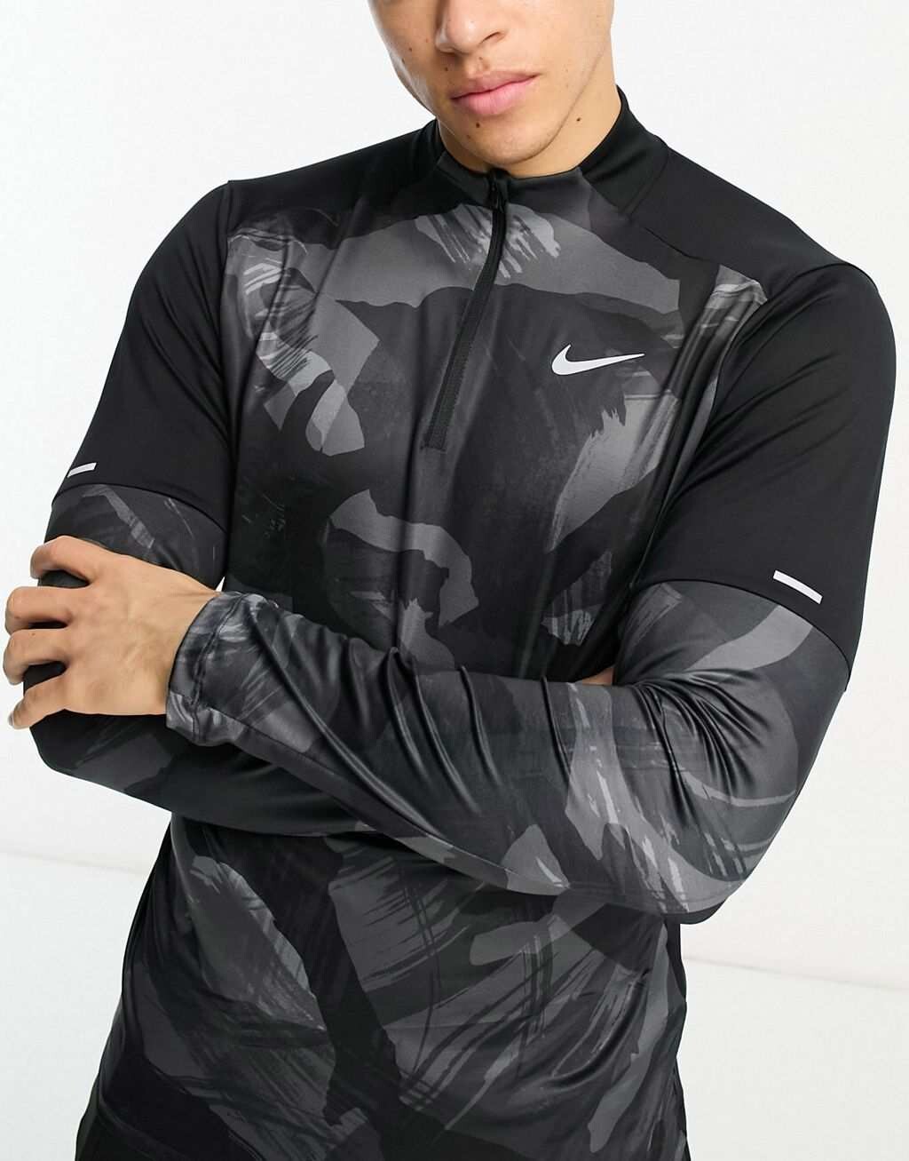 

Черный свитшот на молнии с камуфляжным принтом Nike Running Element