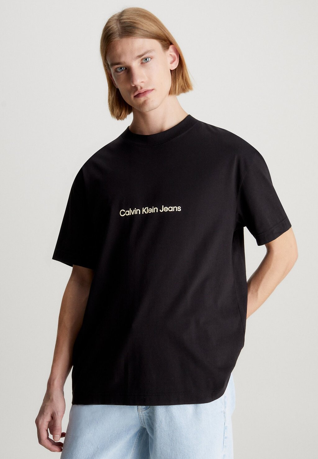 

Футболка с принтом Calvin Klein Jeans, черный