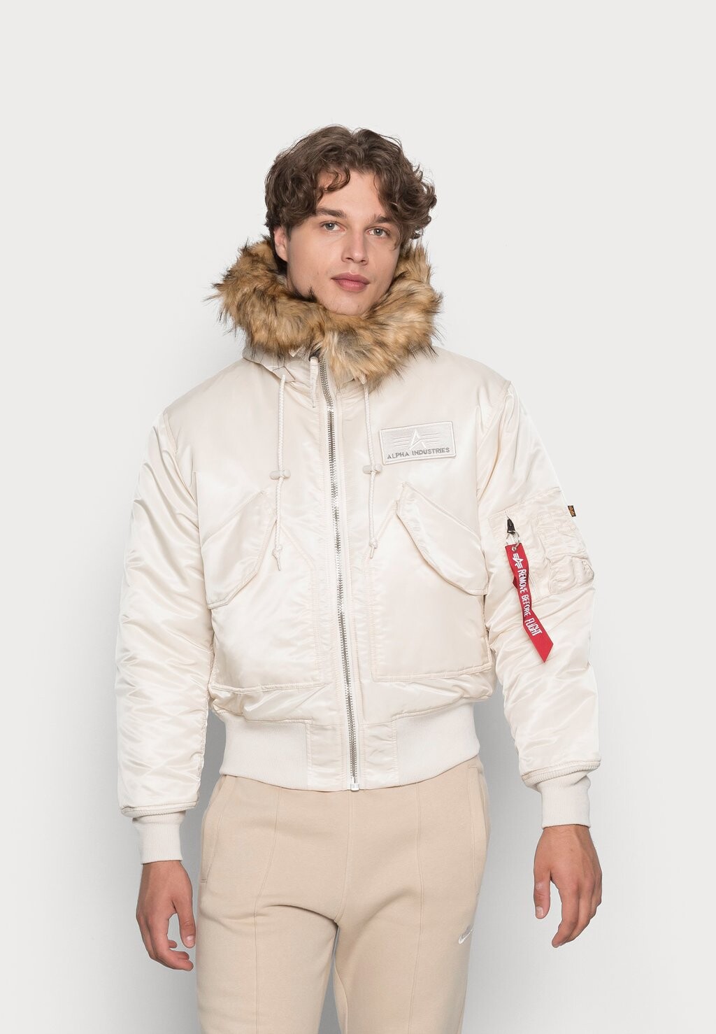 

Зимняя куртка Alpha Industries