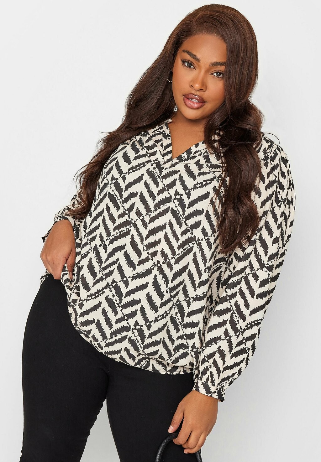 

Блузка ZIG ZAG PRINT Yours Clothing, цвет white