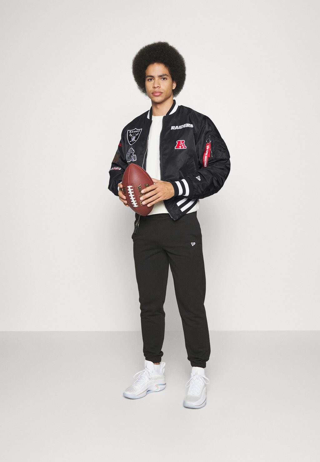 

Спортивная куртка Nfl X Alpha Industries Oakland Raiders Ma-1 Bomber New Era, черный
