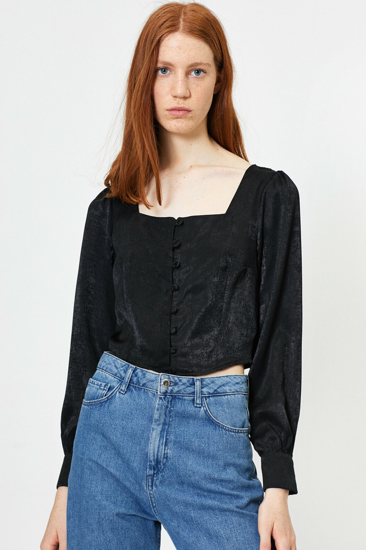 цена Женская черная блузка с деталями на пуговицах Koton, черный