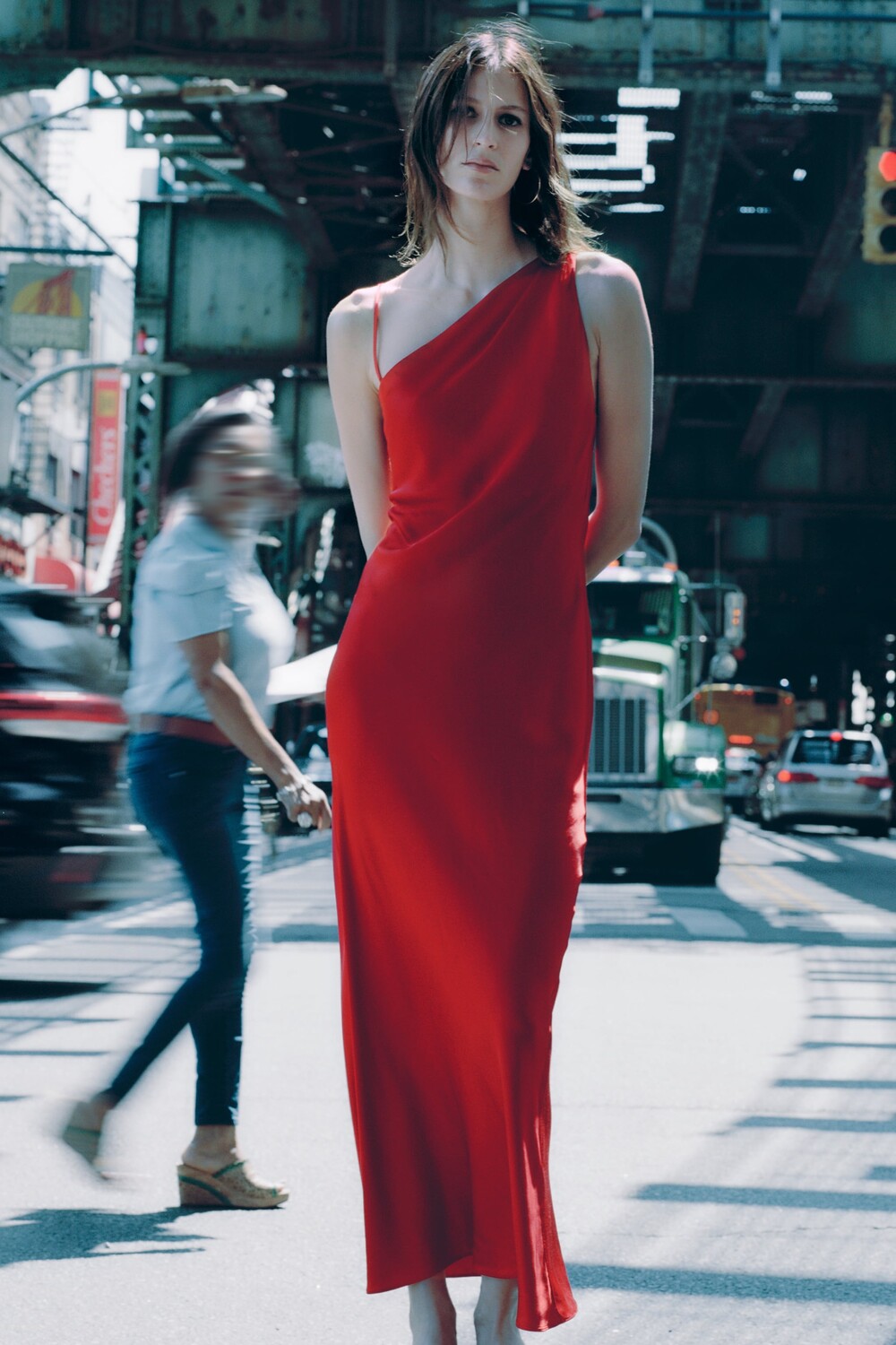 

Атласное платье миди Zara, красный