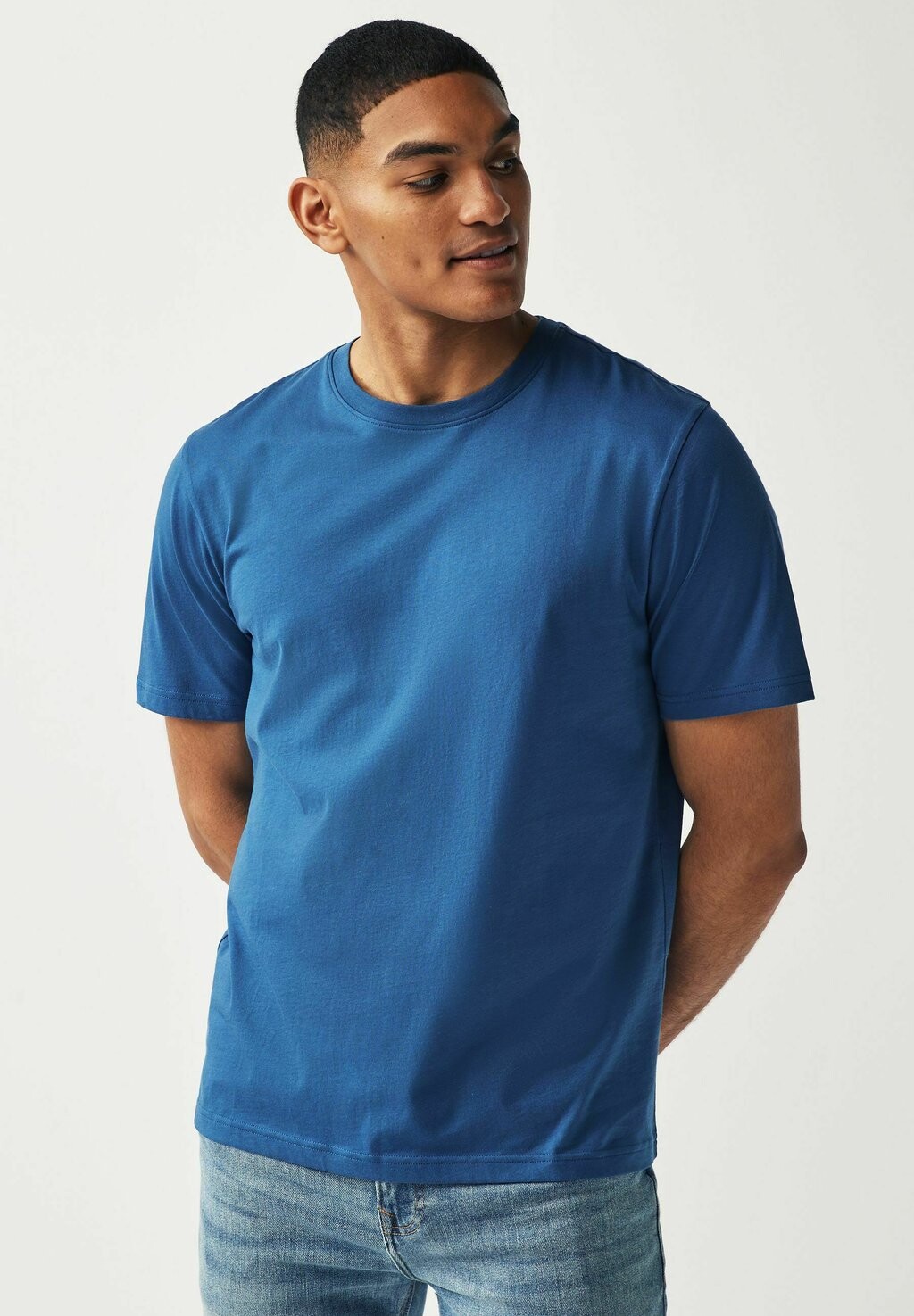 

Базовая футболка ESSENTIAL CREW NECK REGULAR Next, цвет bright blue