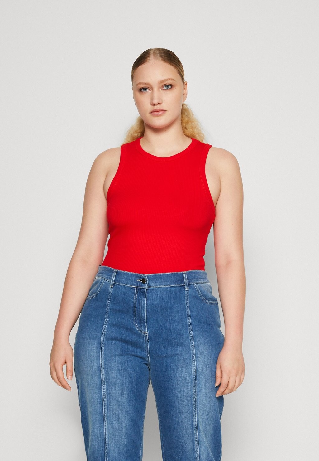 

Топ Tommy Hilfiger