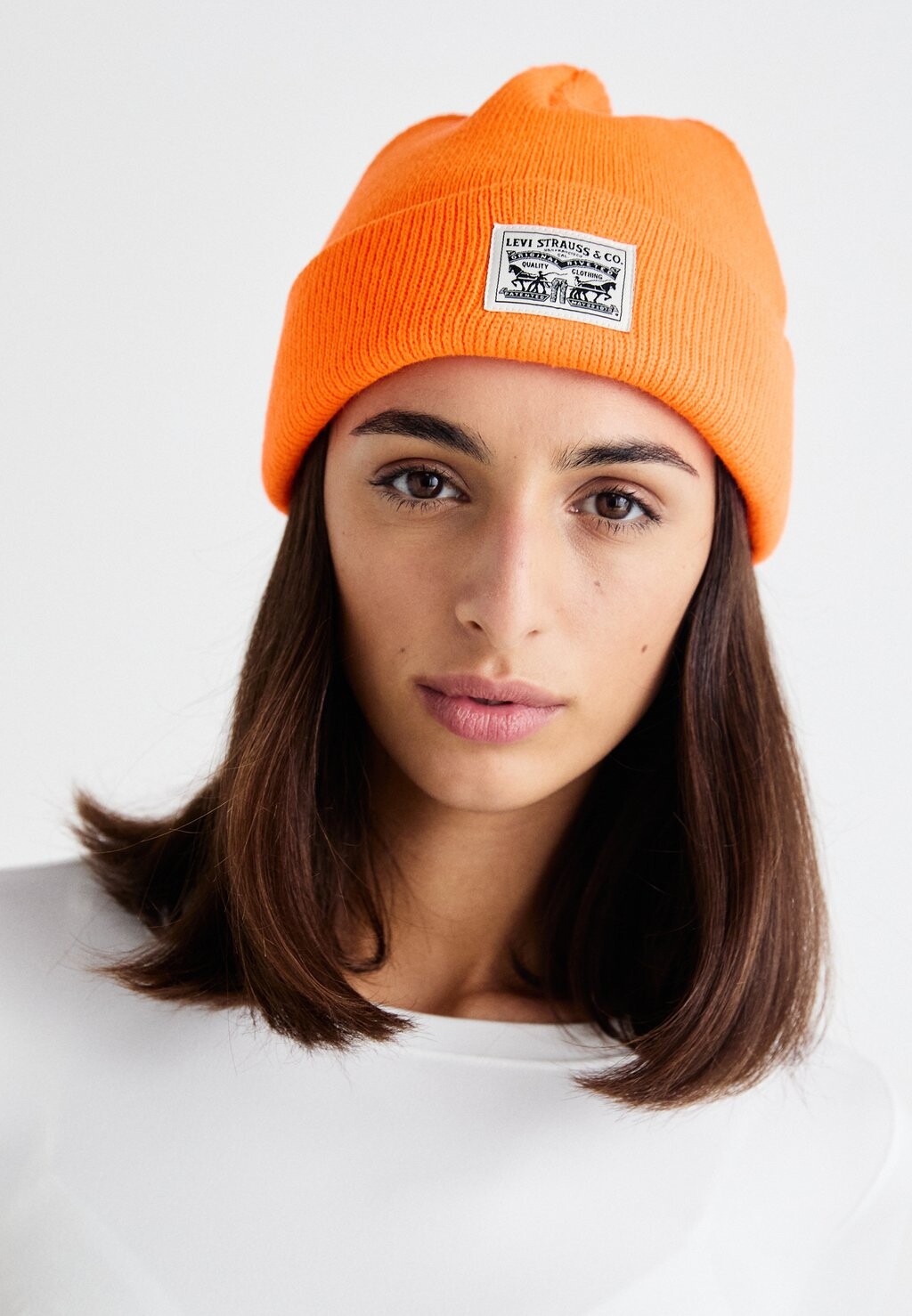 

Шапка WOMEN'S BACKPATCH BEANIE Levi's®, неоновый оранжевый
