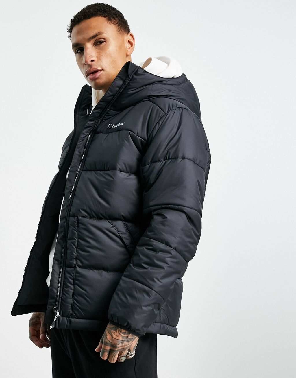 

Черная куртка Berghaus Komatite
