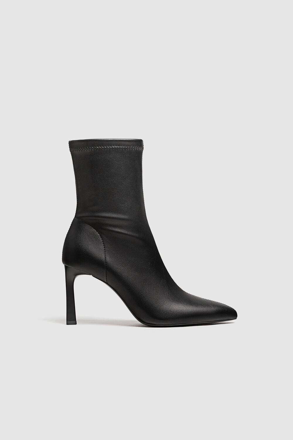 

Ботильоны на эластичном каблуке Stradivarius, черный