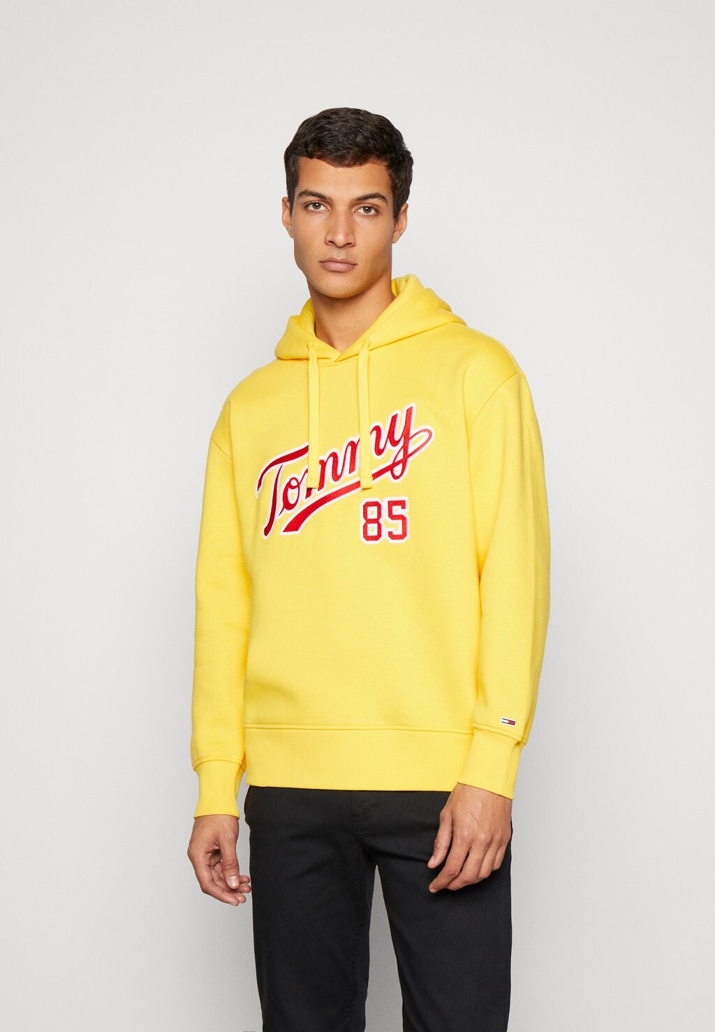 

Худи Tommy Jeans