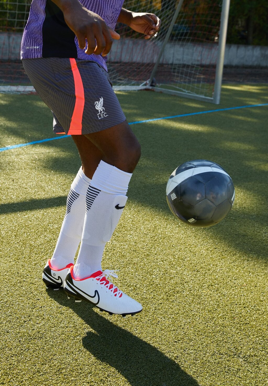 

Команда LIVERPOOL FC STRIKE SHORT 3RD Nike, сетка/горячий удар/белый
