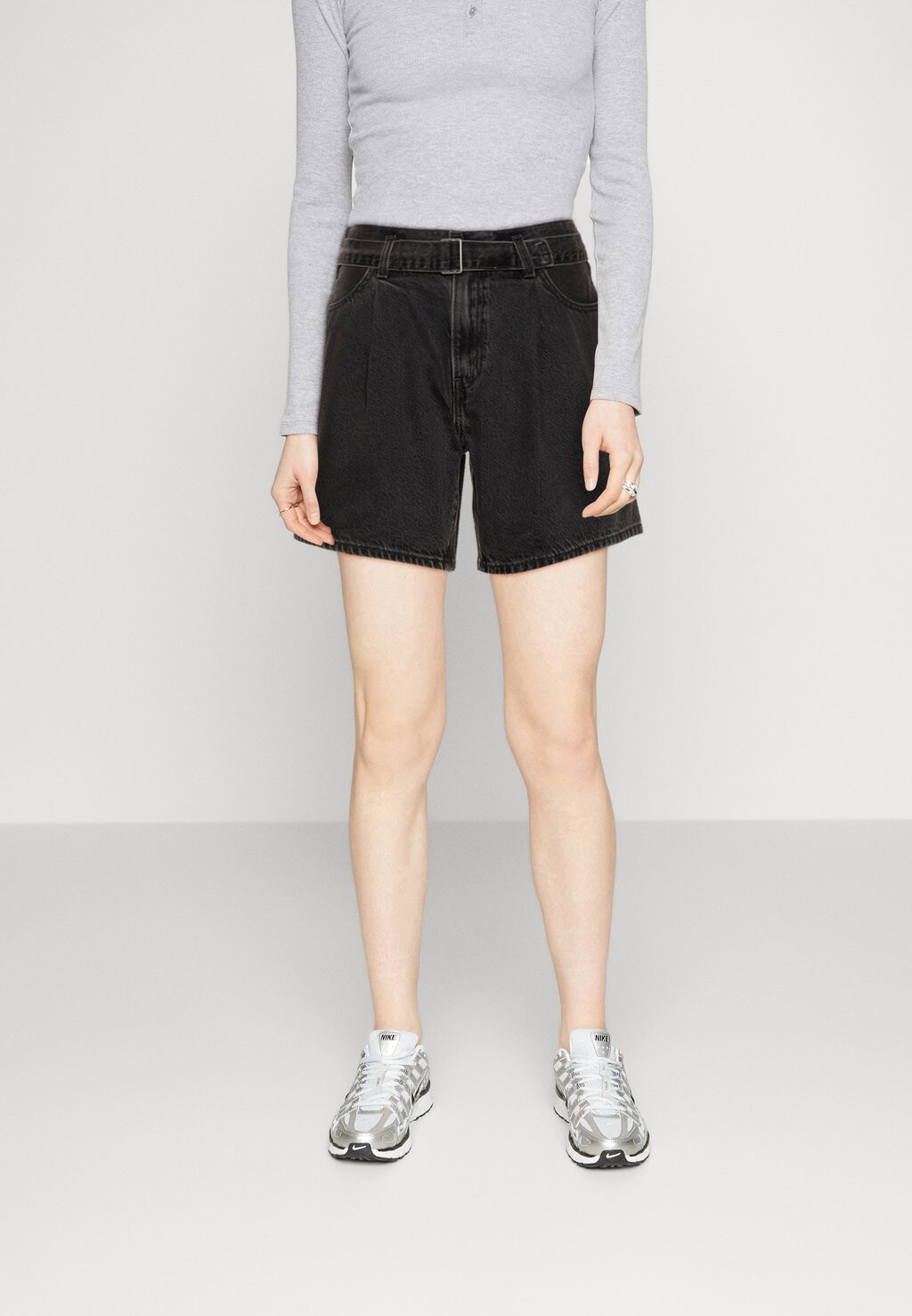 

Джинсовые шорты Levi's Belted, потерять контроль