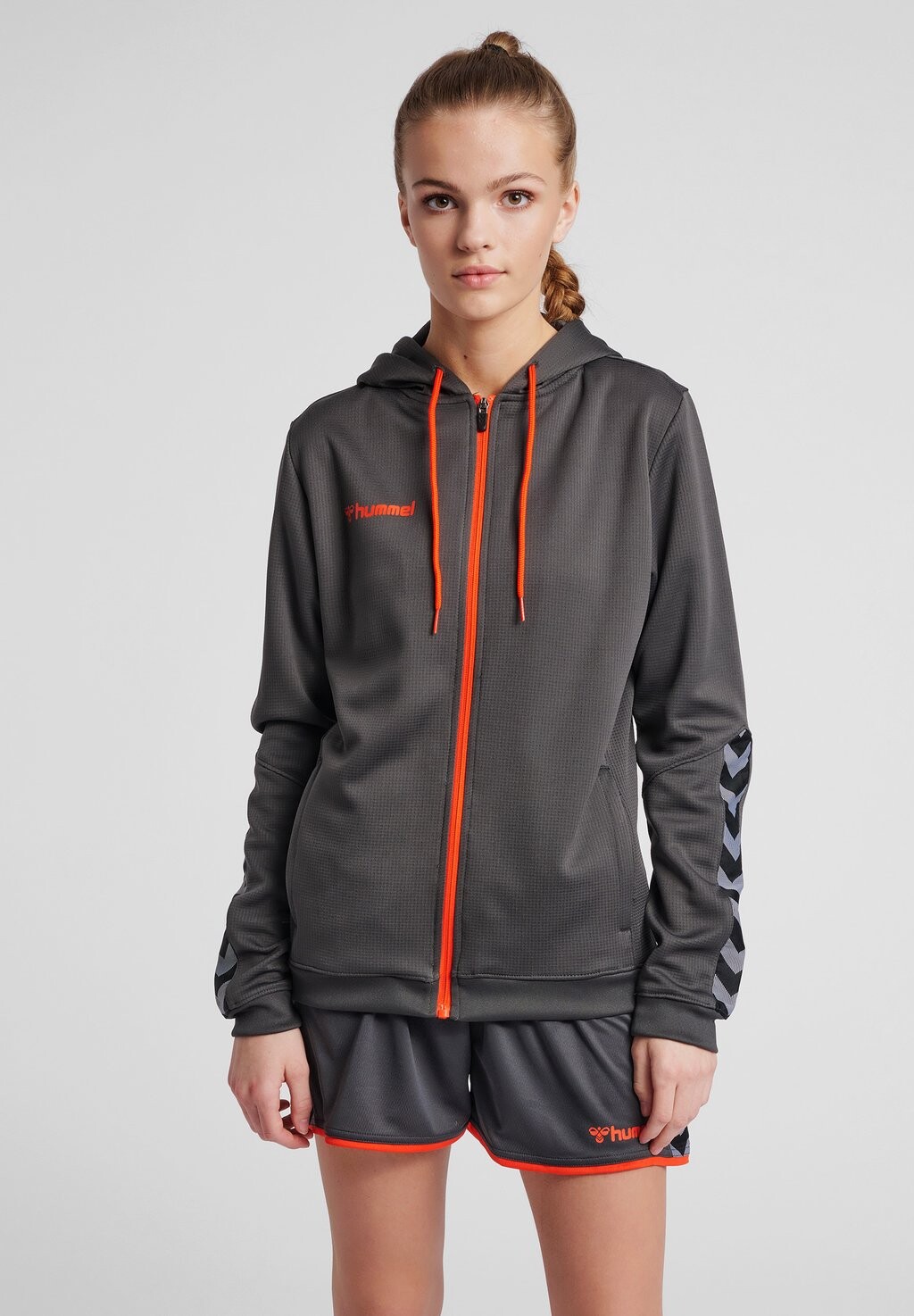 

Свитер Hummel