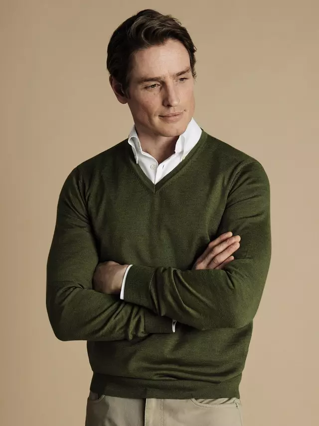 

Джемпер Charles Tyrwhitt Merino Wool V-Neck, цвет moss green