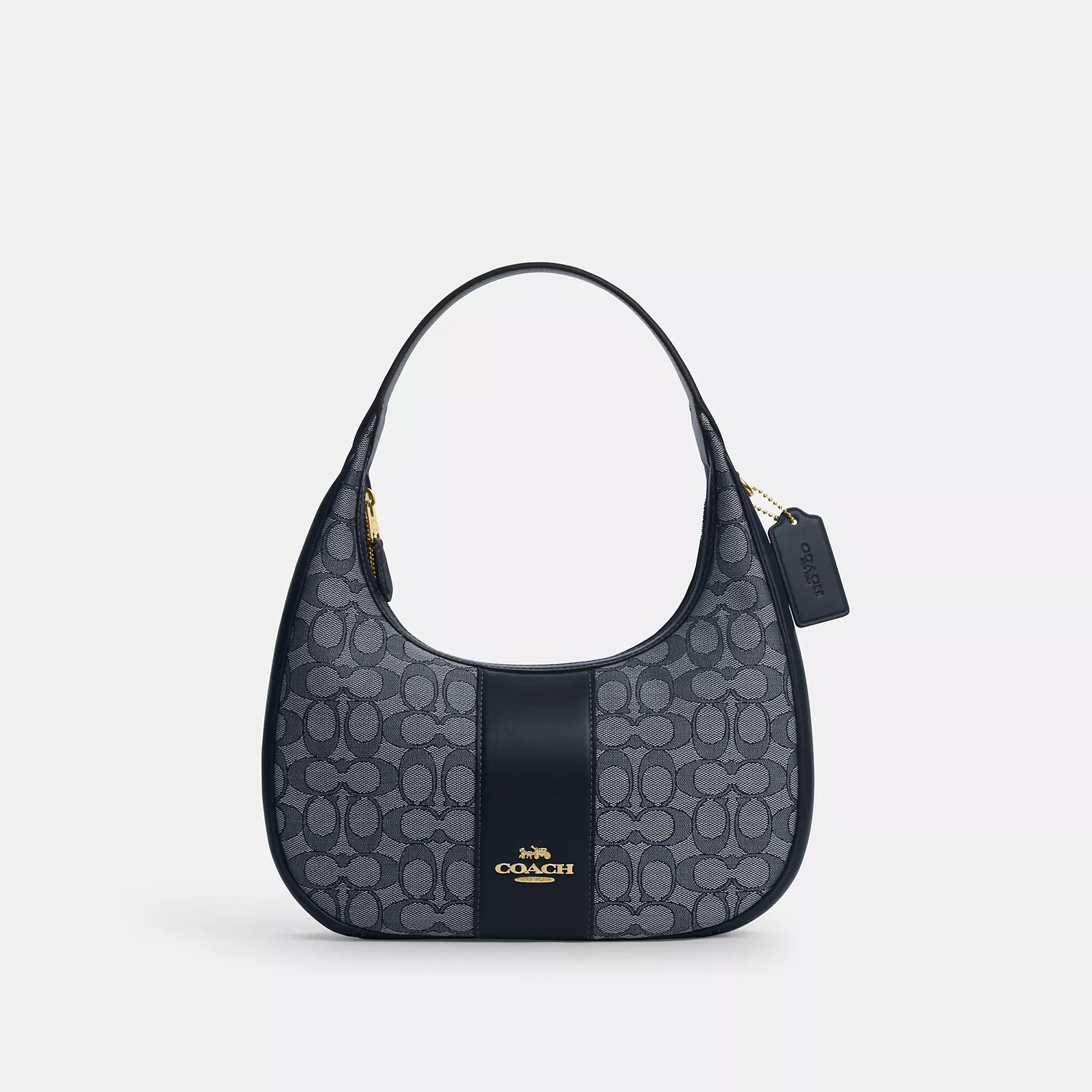 

Сумка на плечо Carmen из фирменного жаккарда Coach Outlet, цвет Navy/Midnight Navy