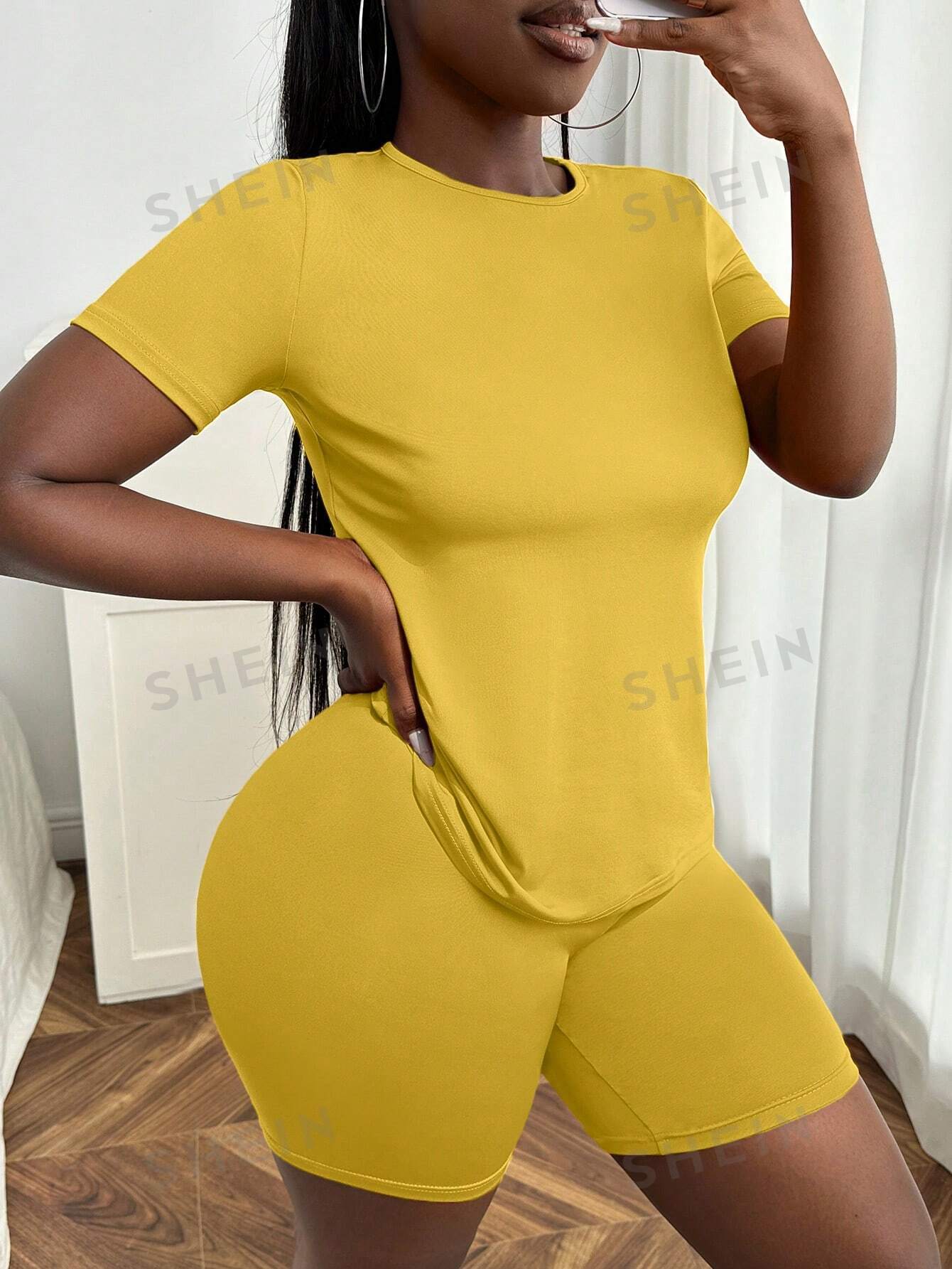 SHEIN Slayr Женский однотонный комплект из футболки и шорт с круглым вырезом и короткими рукавами, желтый комплект из двух предметов футболки и шорт 3 мес 60 см оранжевый