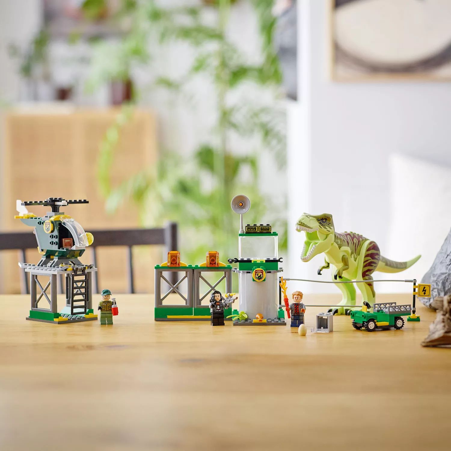 LEGO Jurassic World T. Rex Dinosaur Breakout 76944 Строительный набор (140 деталей) LEGO цена и фото