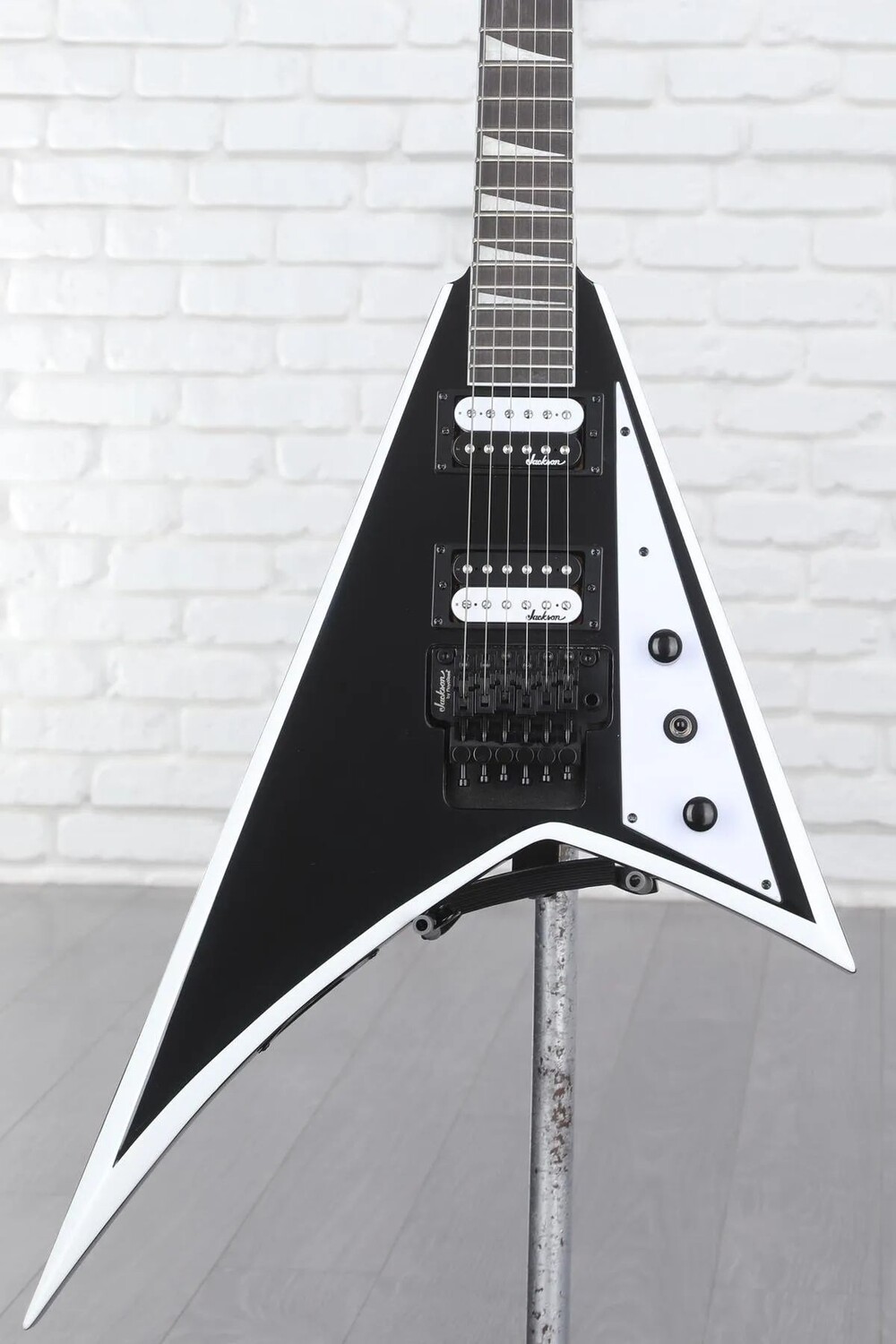 

Электрогитара Jackson Rhoads JS32 — черная с белыми фасками