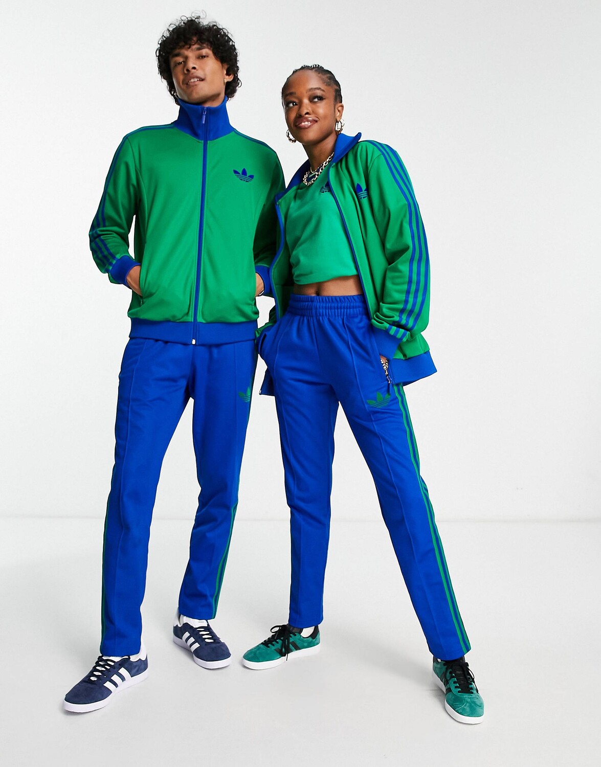

Темно-синие спортивные брюки унисекс в полоску adidas Originals 'adicolor 70s'