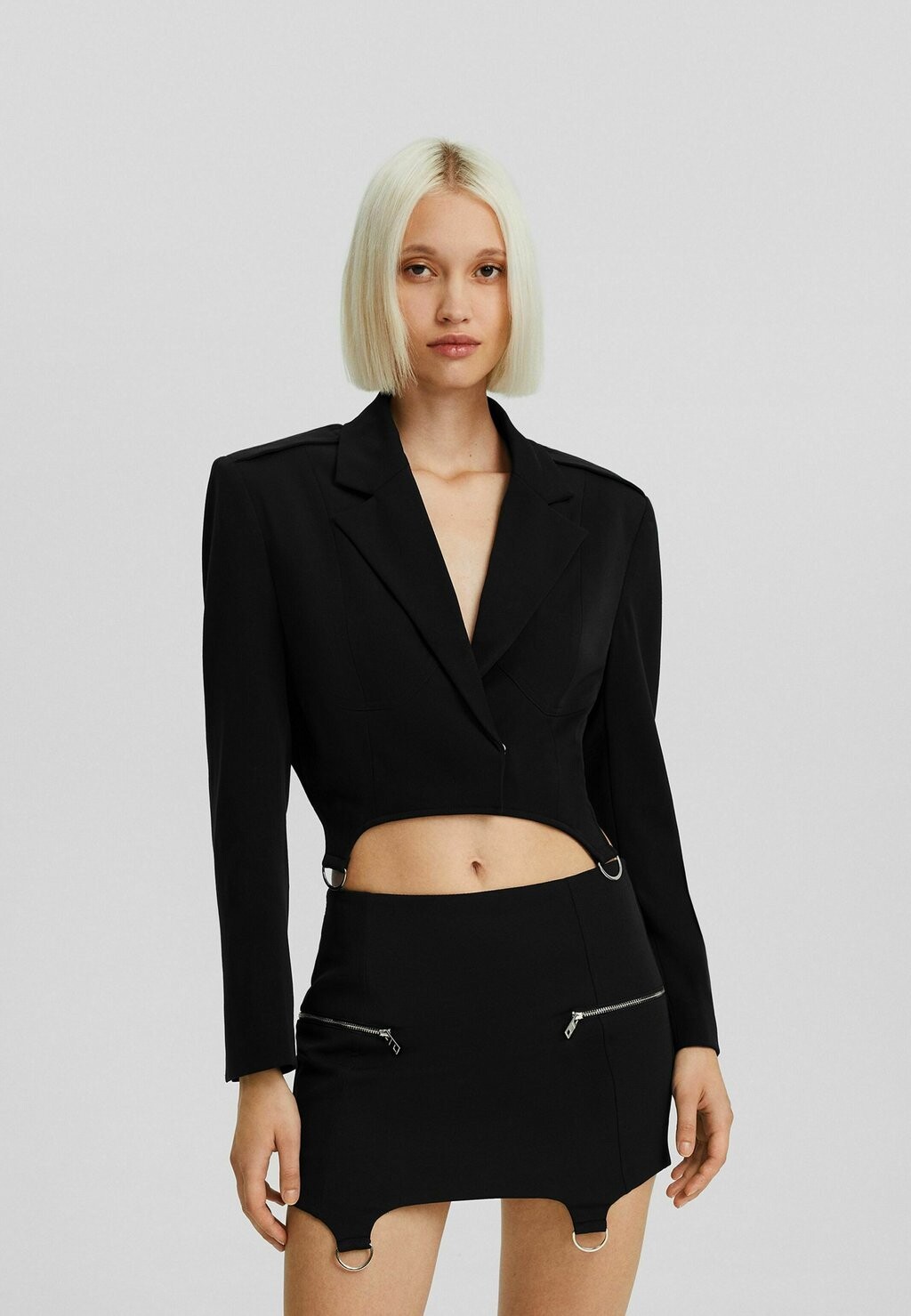 

Пиджак Cropped With Straps Bershka, черный