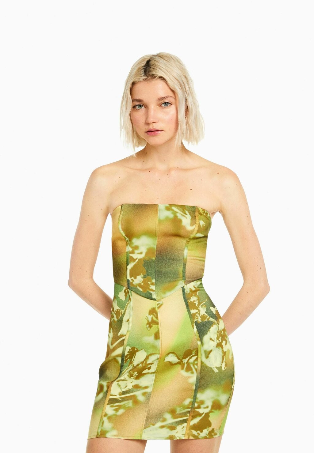 

Платье-футляр Bershka, зеленый