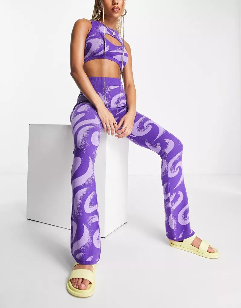Комбинированные расклешенные брюки фиолетовой вязки с завитками ASYOU разноцветные пышные расклешенные брюки asyou
