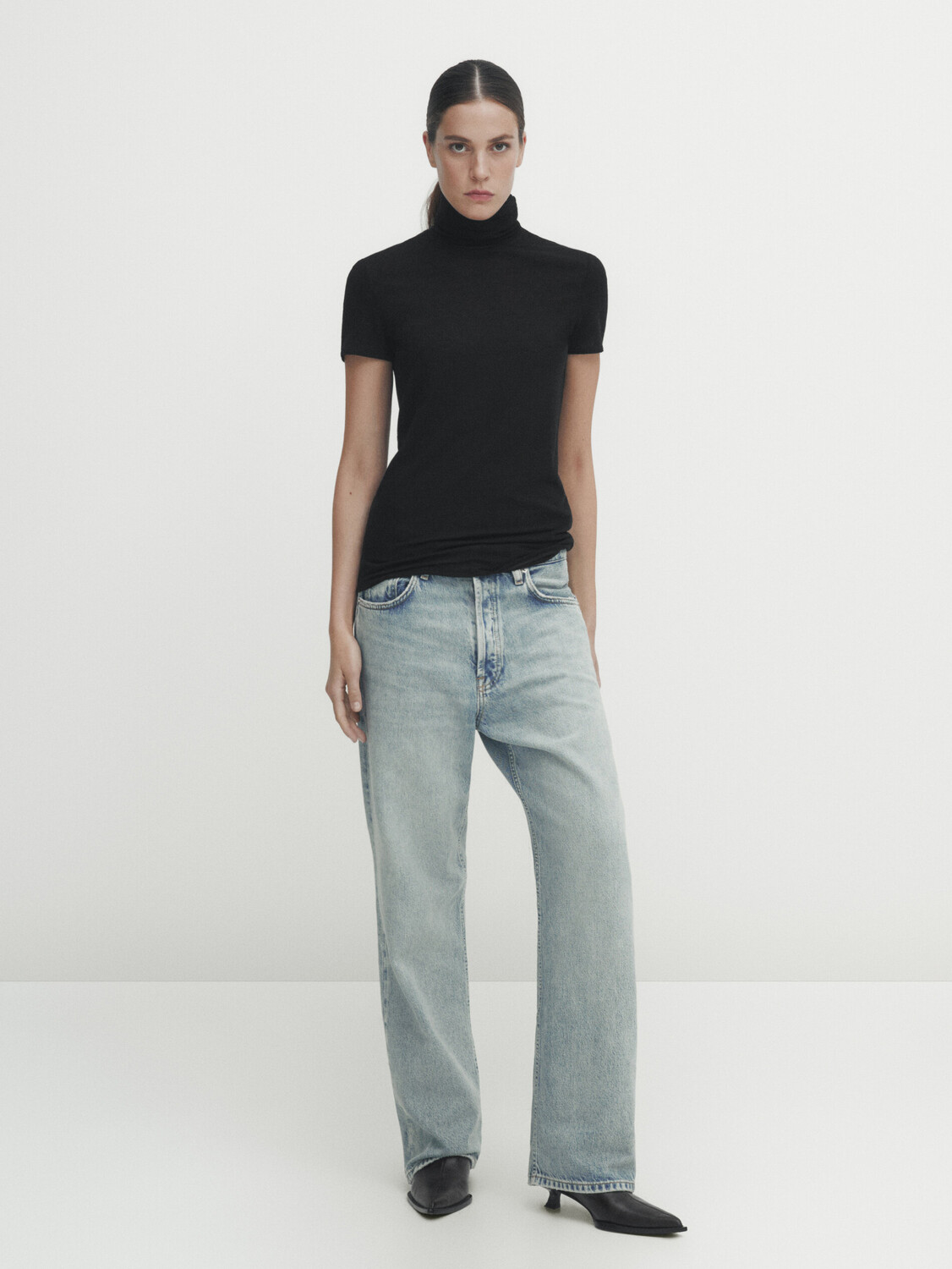 

Футболка из лиоцелл-смеси с высоким вырезом Massimo Dutti, черный