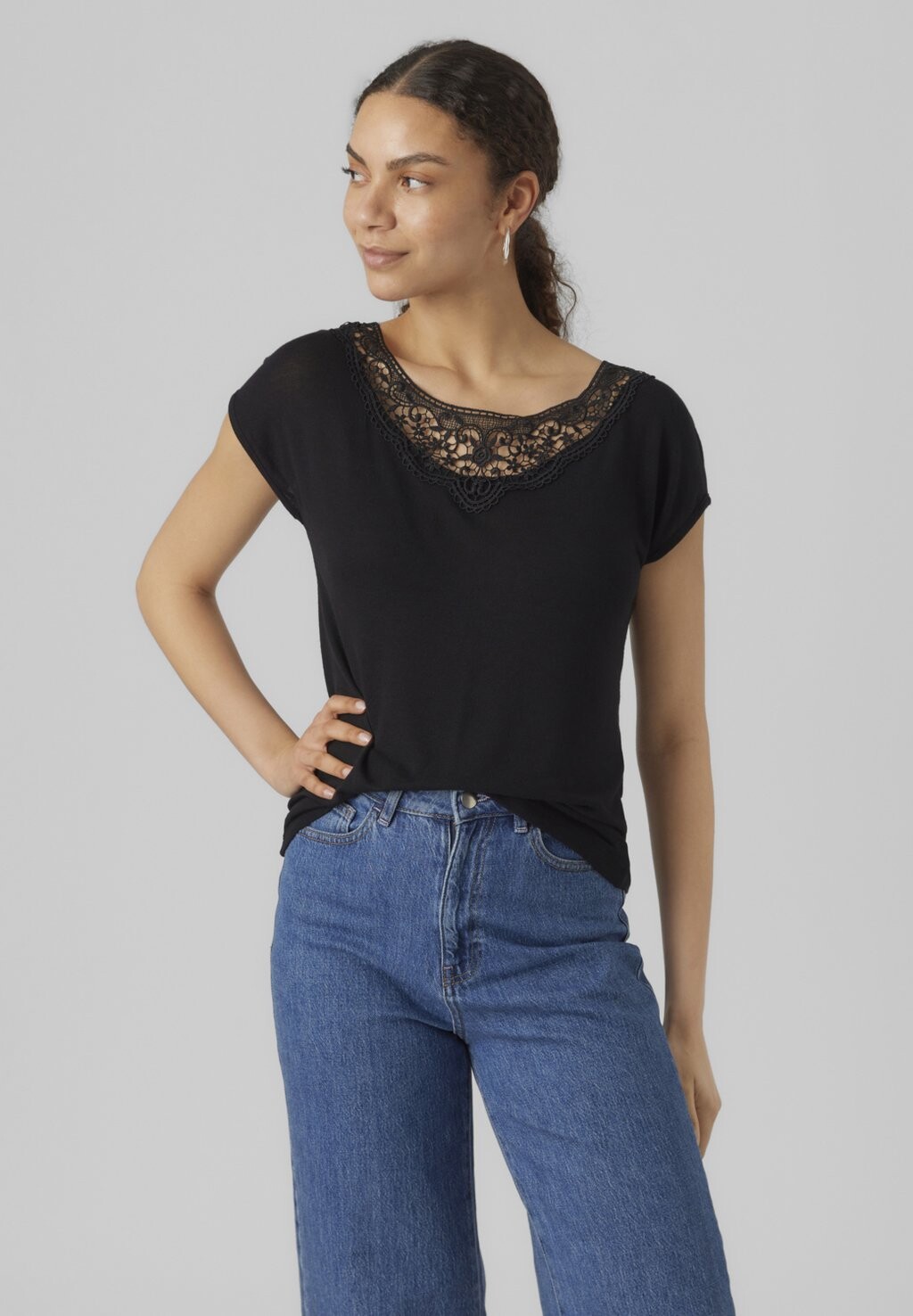 

Футболка с принтом Vero Moda, черный