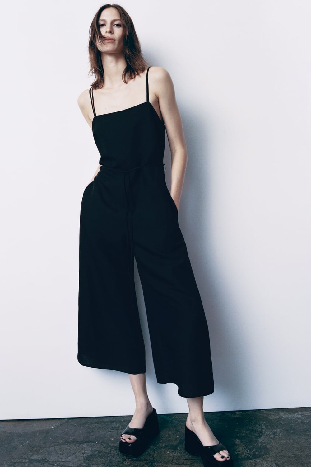 

Льняной комбинезон с бретелями ZARA, черный